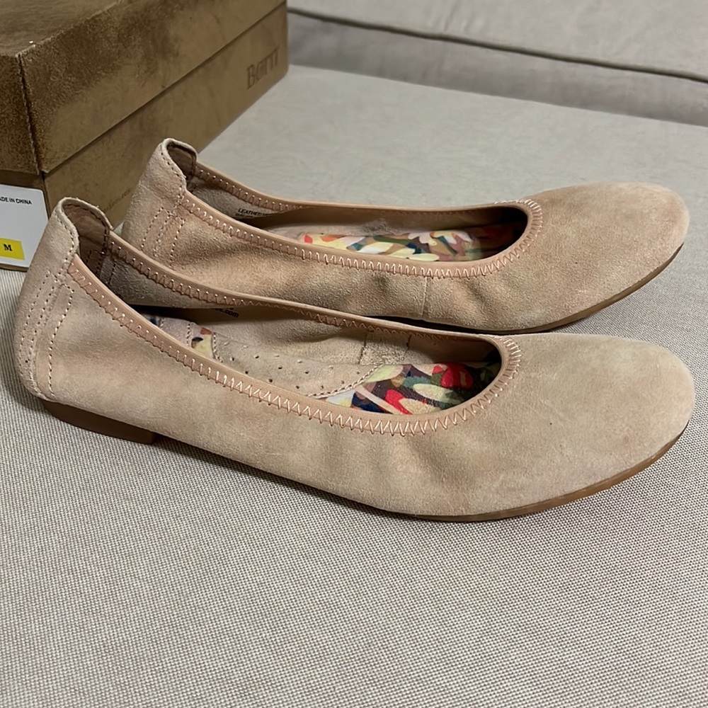 Born Suede Ballet Flats.Genuine leather Size 7 Nude/Slightly Baby pink color.New - Picture 5 of 8